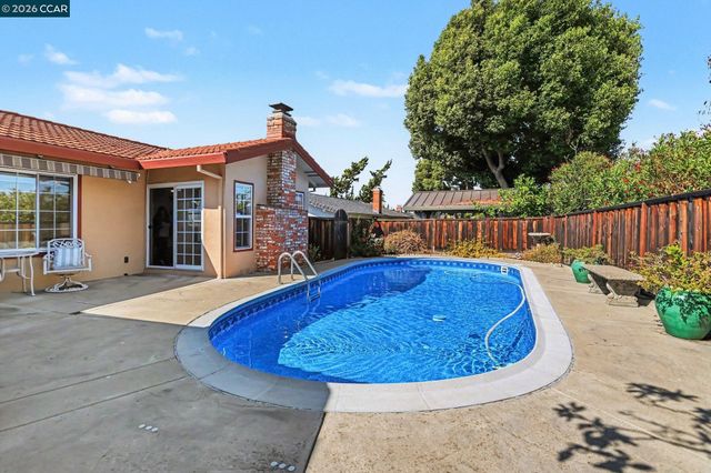 340 Greenway Dr, Martinez, CA 94553