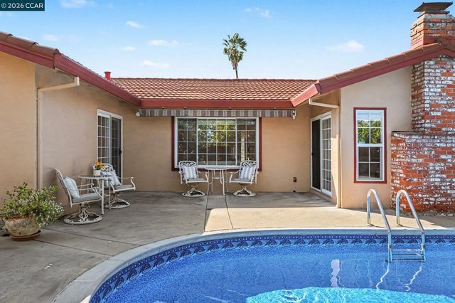 340 Greenway Dr, Martinez, CA 94553