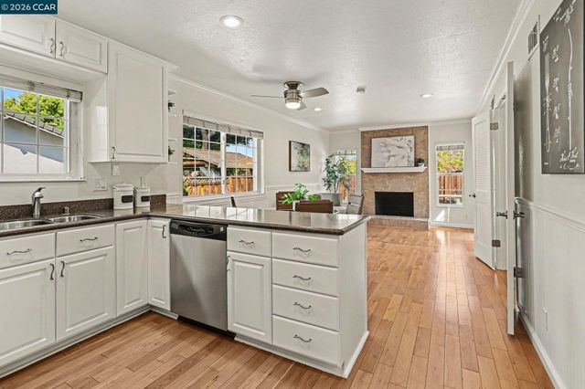 340 Greenway Dr, Martinez, CA 94553