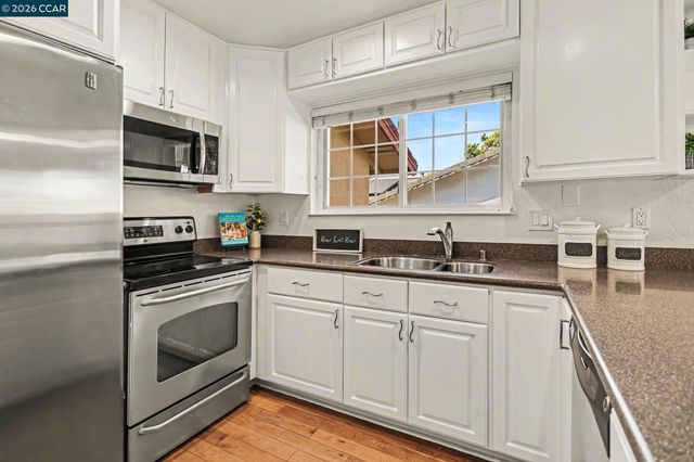 340 Greenway Dr, Martinez, CA 94553