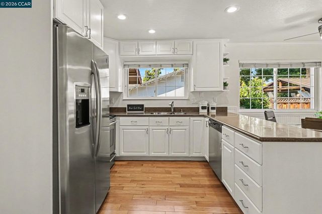 340 Greenway Dr, Martinez, CA 94553