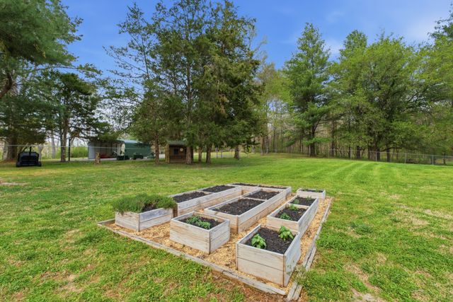293 E Piney Rd, Dickson, TN 37055