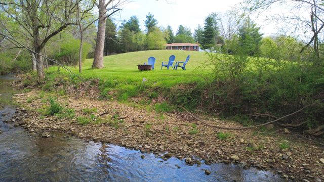 293 E Piney Rd, Dickson, TN 37055