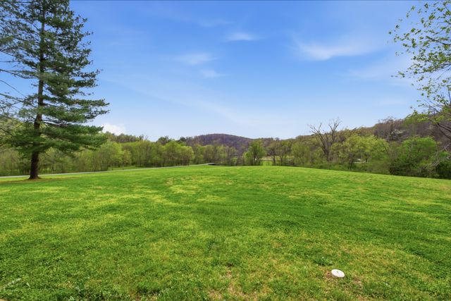 293 E Piney Rd, Dickson, TN 37055