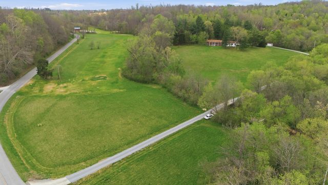 293 E Piney Rd, Dickson, TN 37055