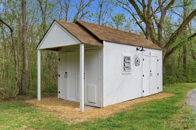 293 E Piney Rd, Dickson, TN 37055
