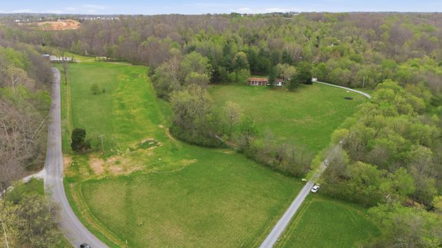 293 E Piney Rd, Dickson, TN 37055