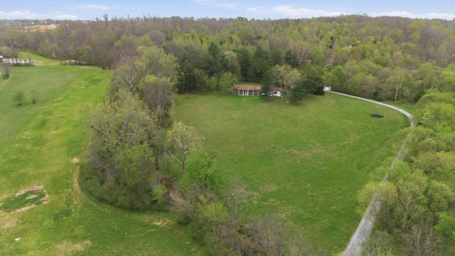 293 E Piney Rd, Dickson, TN 37055