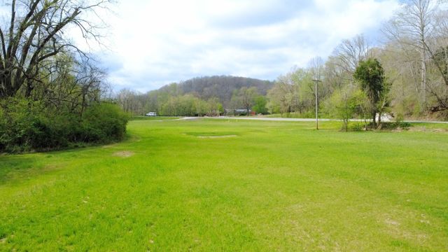 293 E Piney Rd, Dickson, TN 37055