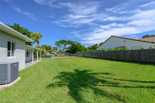 8995 SW 158th St, Palmetto Bay, FL 33157