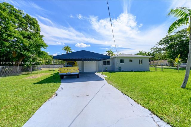 8995 SW 158th St, Palmetto Bay, FL 33157