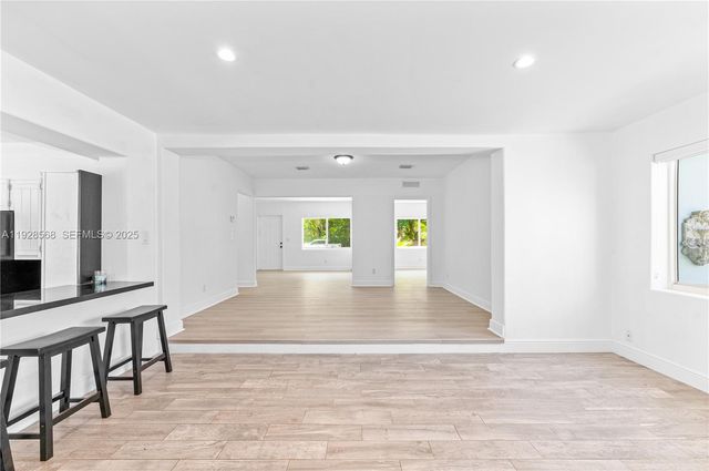 8995 SW 158th St, Palmetto Bay, FL 33157