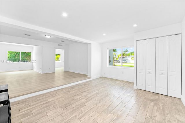 8995 SW 158th St, Palmetto Bay, FL 33157