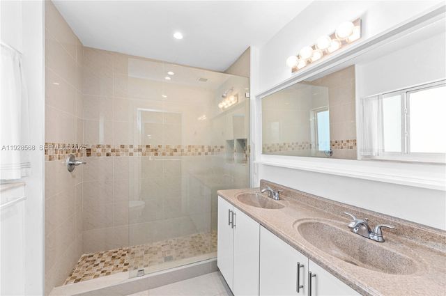 8995 SW 158th St, Palmetto Bay, FL 33157