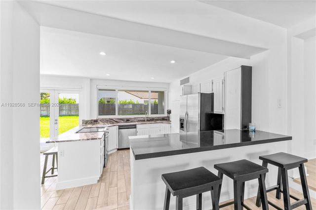 8995 SW 158th St, Palmetto Bay, FL 33157