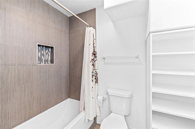 8995 SW 158th St, Palmetto Bay, FL 33157