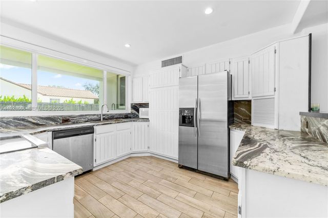 8995 SW 158th St, Palmetto Bay, FL 33157