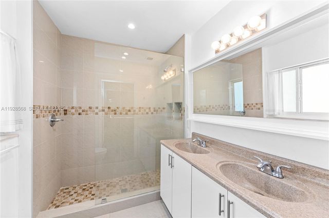 8995 SW 158th St, Palmetto Bay, FL 33157