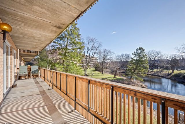 8025 WOODGLEN Lane 207, Downers Grove, IL 60516