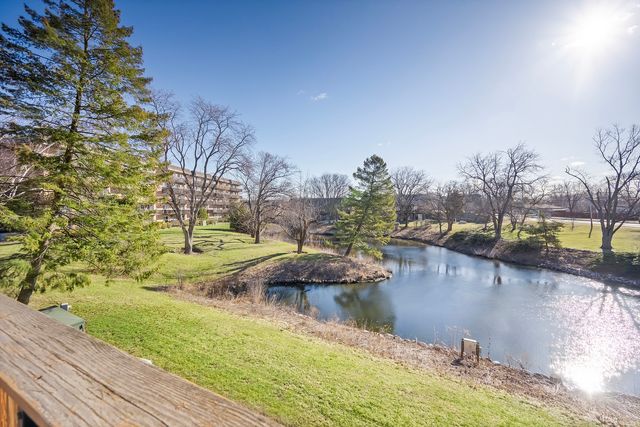 8025 WOODGLEN Lane 207, Downers Grove, IL 60516