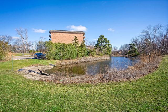 8025 WOODGLEN Lane 207, Downers Grove, IL 60516
