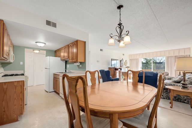 8025 WOODGLEN Lane 207, Downers Grove, IL 60516