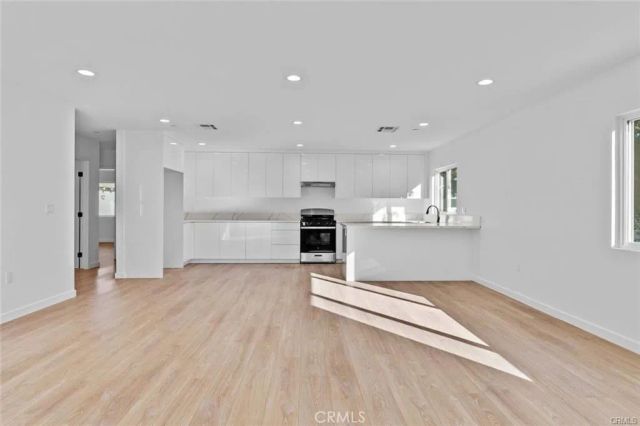 6842 Cedros Avenue, Van Nuys, CA 91405