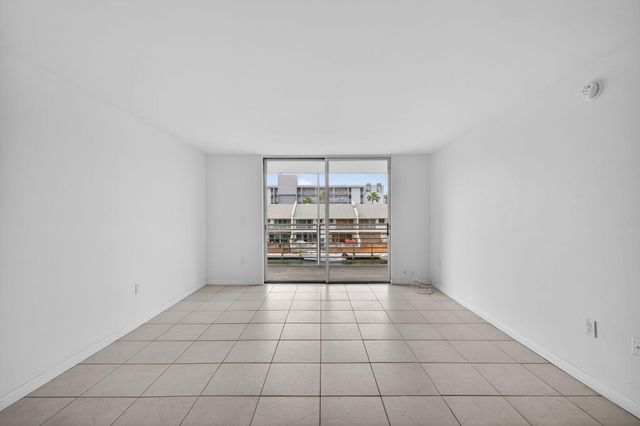 3550 NE 169th Street 309, North Miami Beach, FL 33160