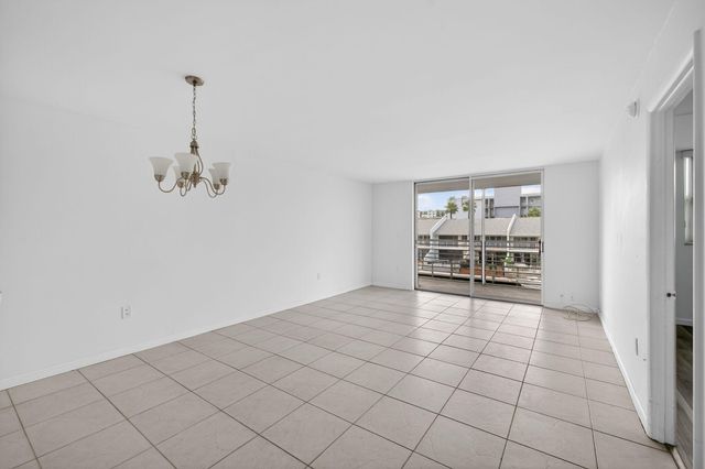 3550 NE 169th Street 309, North Miami Beach, FL 33160