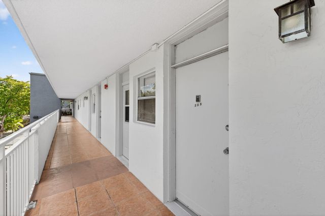 3550 NE 169th Street 309, North Miami Beach, FL 33160