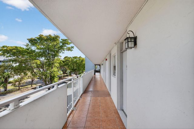 3550 NE 169th Street 309, North Miami Beach, FL 33160