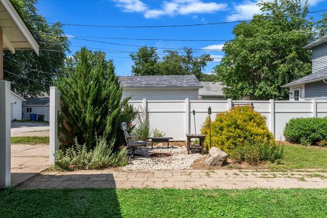 1179 26th Street A, Moline, IL 61265