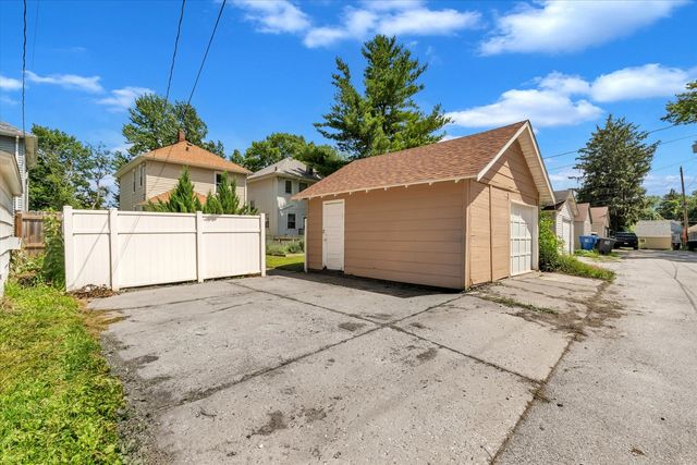 1179 26th Street A, Moline, IL 61265