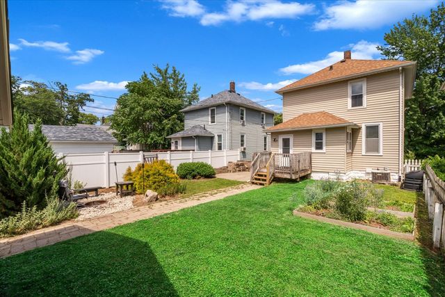 1179 26th Street A, Moline, IL 61265