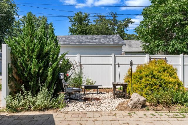 1179 26th Street A, Moline, IL 61265