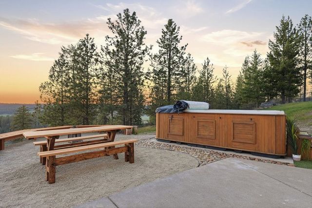 14904 N Forker Rd, Spokane, WA 99217
