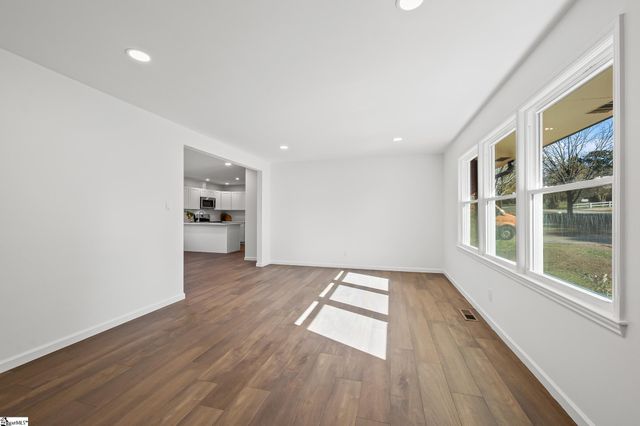 600 Sharondale Court, Spartanburg, SC 29303