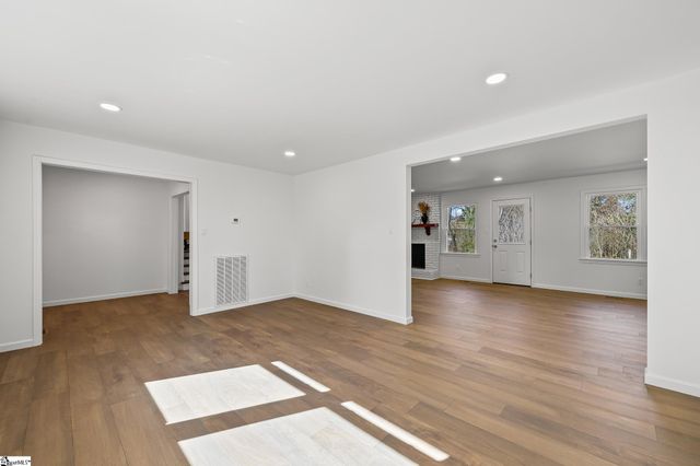 600 Sharondale Court, Spartanburg, SC 29303