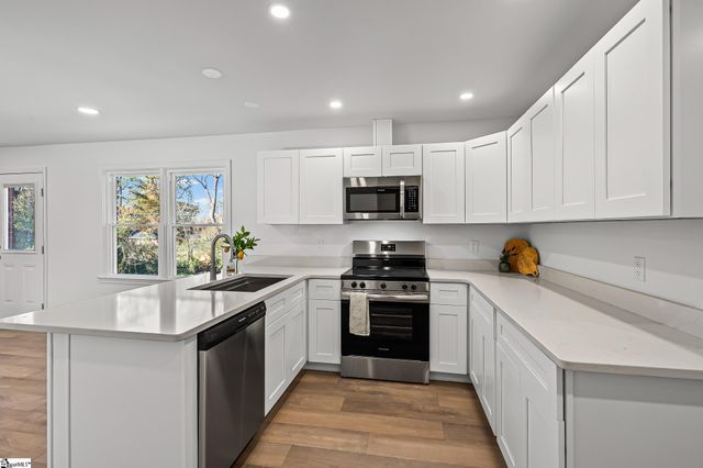 600 Sharondale Court, Spartanburg, SC 29303