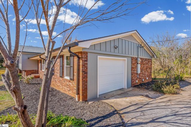 600 Sharondale Court, Spartanburg, SC 29303