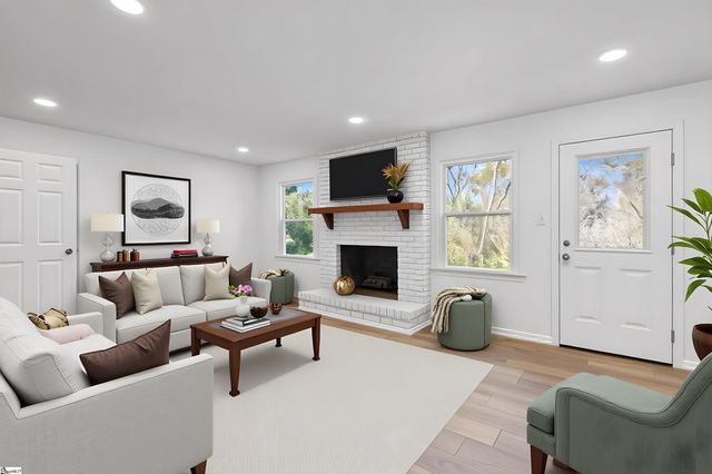 600 Sharondale Court, Spartanburg, SC 29303