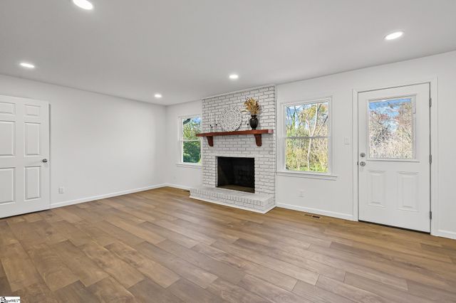 600 Sharondale Court, Spartanburg, SC 29303