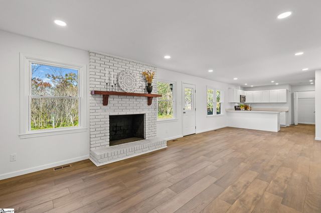 600 Sharondale Court, Spartanburg, SC 29303