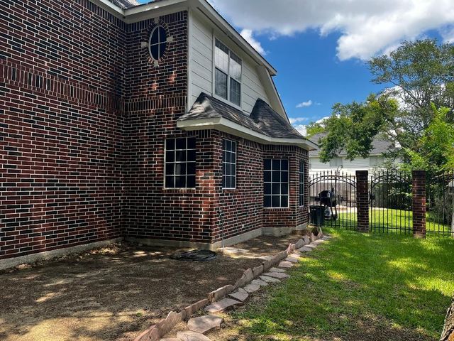 4508 Park Shadow Drive, Baytown, TX 77521