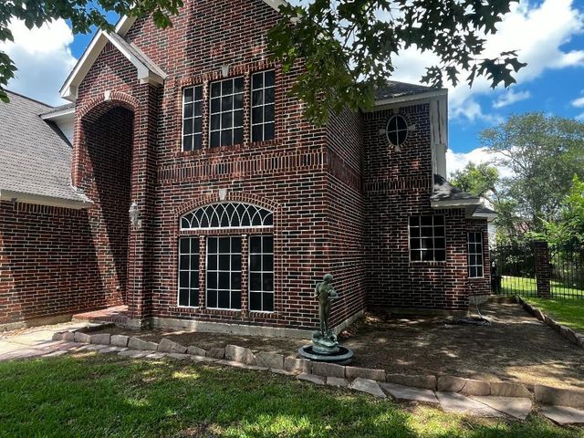 4508 Park Shadow Drive, Baytown, TX 77521