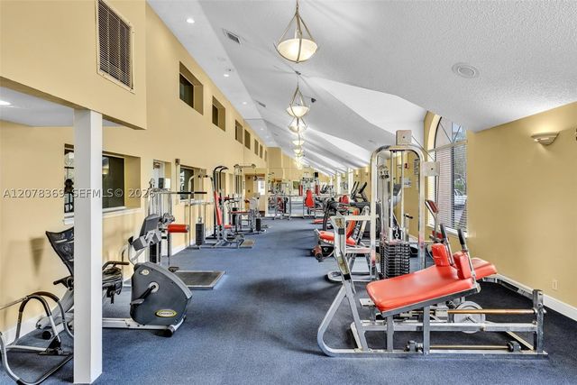 3370 Pinewalk Dr N 1222, Margate, FL 33063