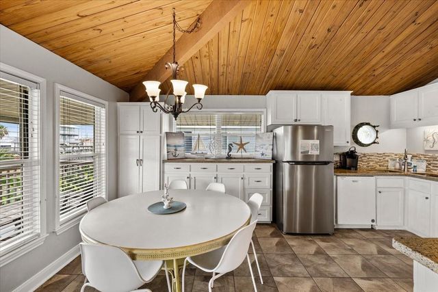 3719 Brewster Key, Galveston, TX 77554