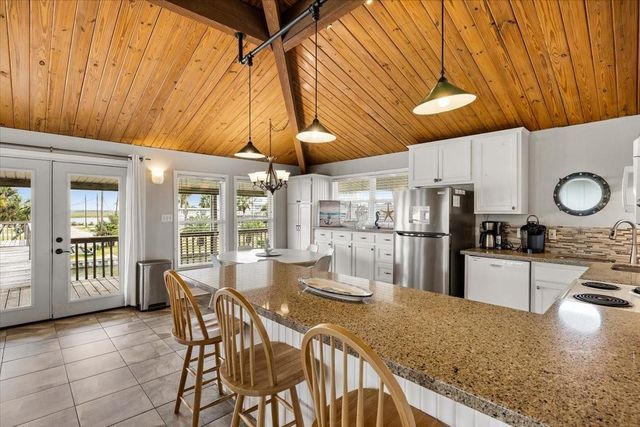 3719 Brewster Key, Galveston, TX 77554