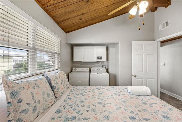 3719 Brewster Key, Galveston, TX 77554