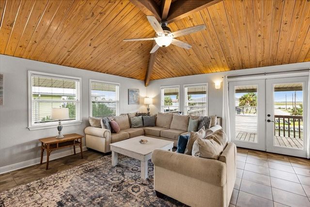 3719 Brewster Key, Galveston, TX 77554